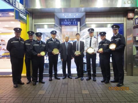 David presents medals of honor to policemen in 2016